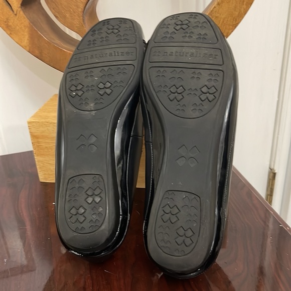 NATURALIZER Ballet Flats with Bow Detail - 8.5 US (Black) - Picture 4 of 5